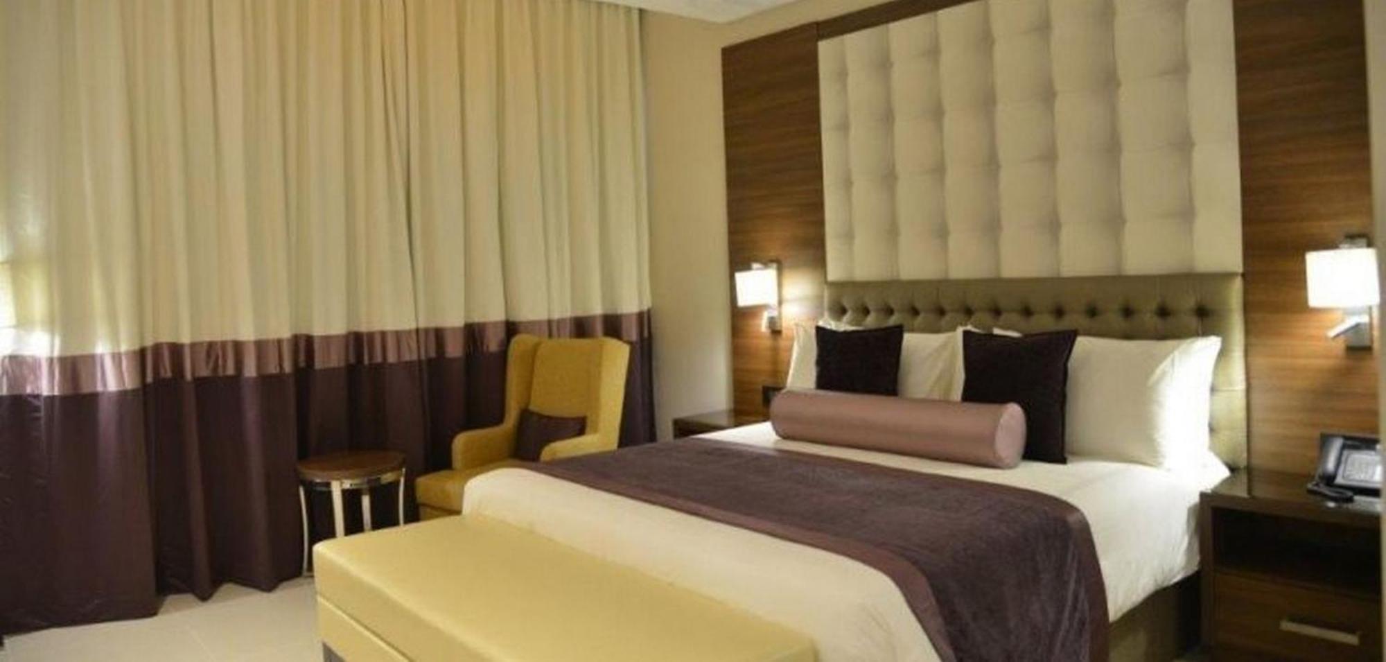 Room In Lodge - The Envoy Hotel And Suites Abuja Exterior photo