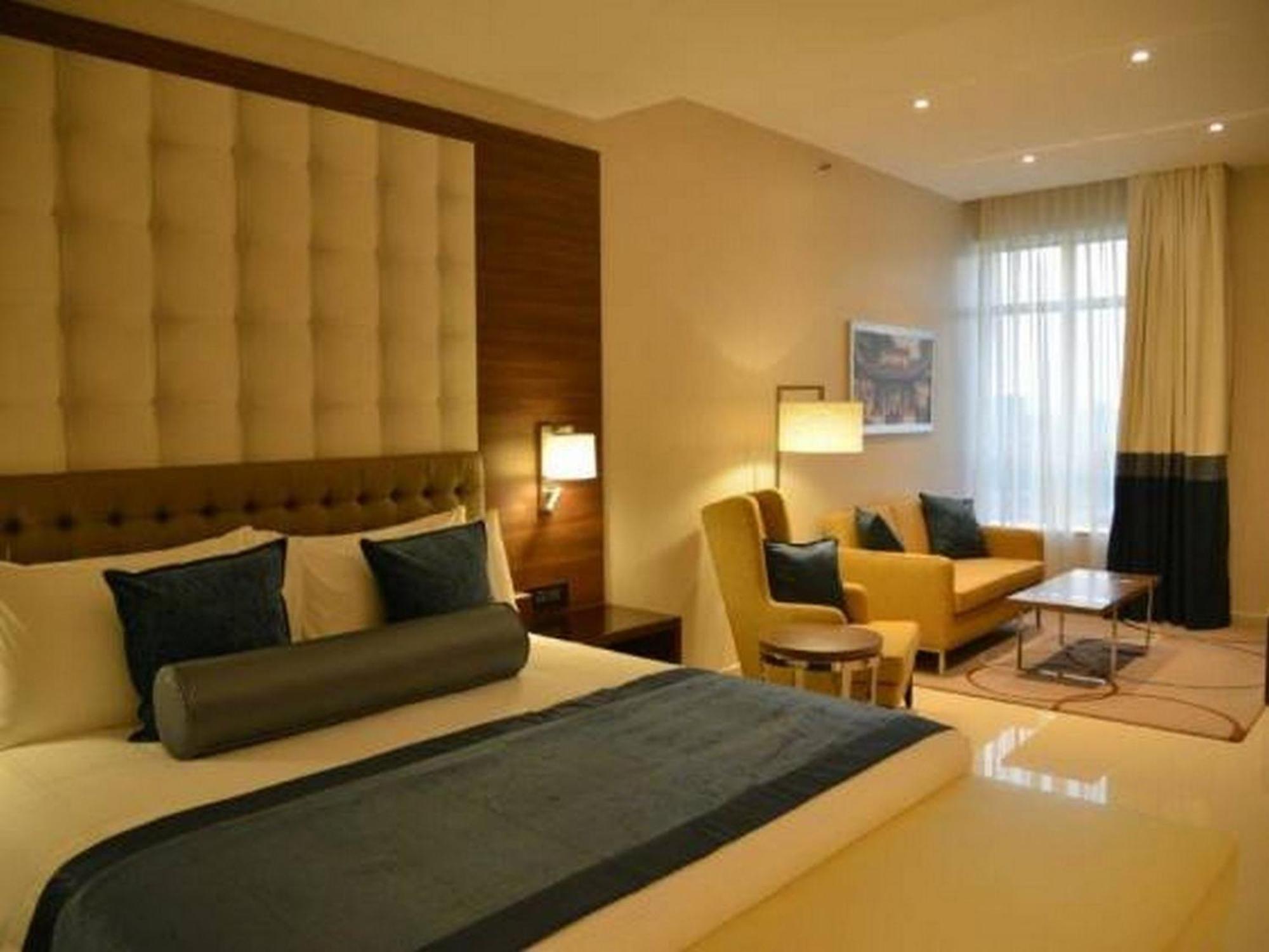 Room In Lodge - The Envoy Hotel And Suites Abuja Exterior photo